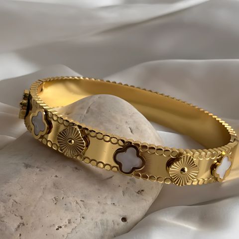 Ivory Clover Kada