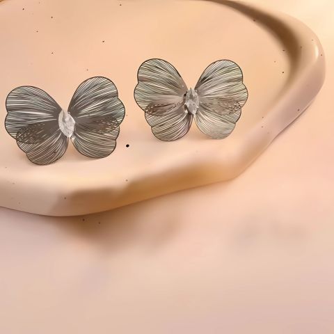 Silver Petal Studs (Silver)