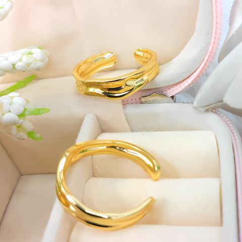 Dainty Dented Ring (Adjustable)