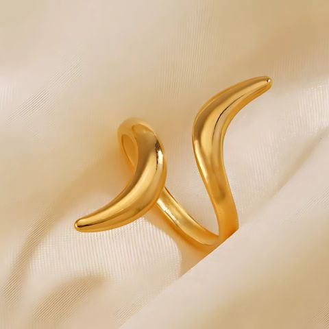 Ripple Serpentine Ring