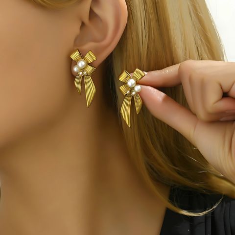 Chic Bow Accent